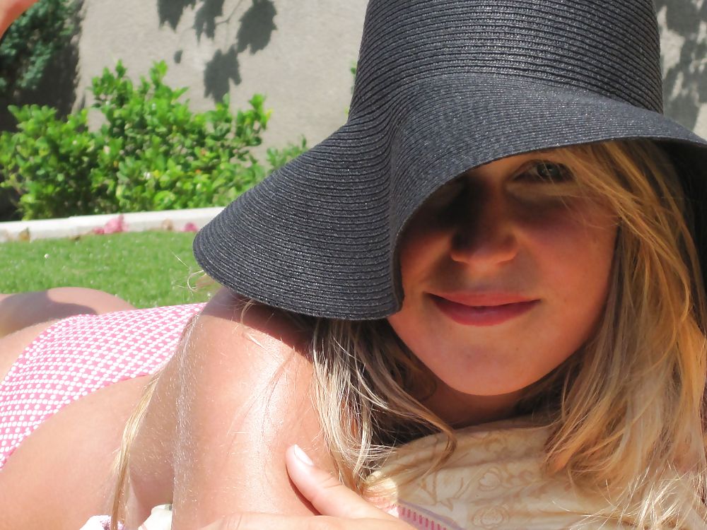 Free Teengirls in the pool photos