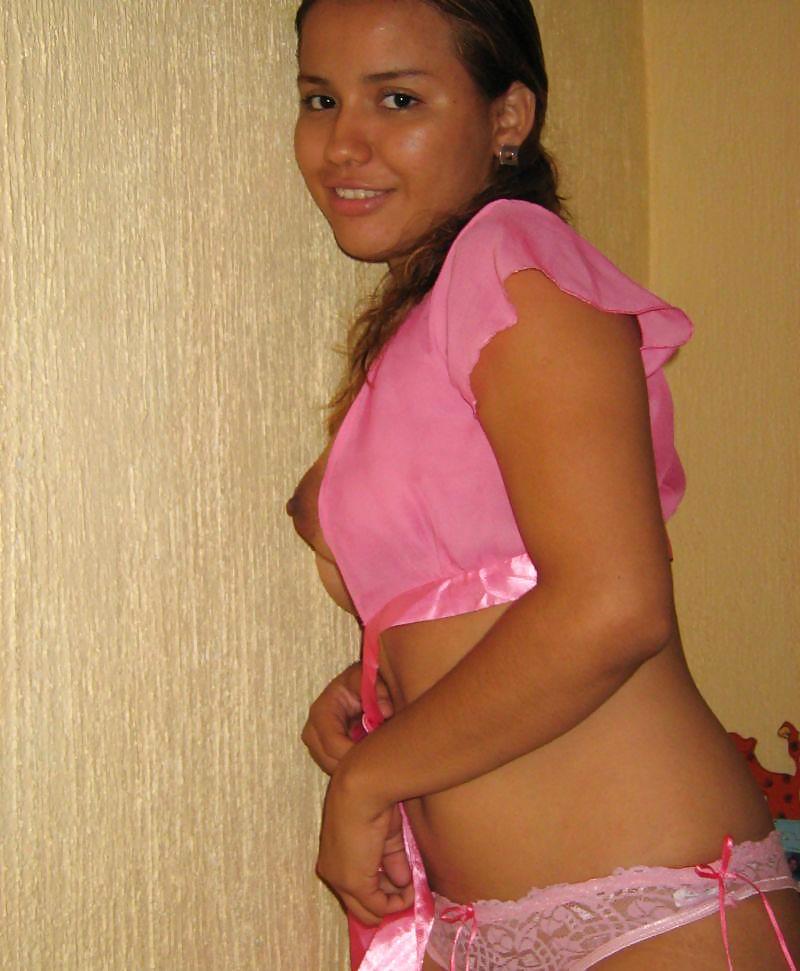 Free HOT LATINA TEEN photos