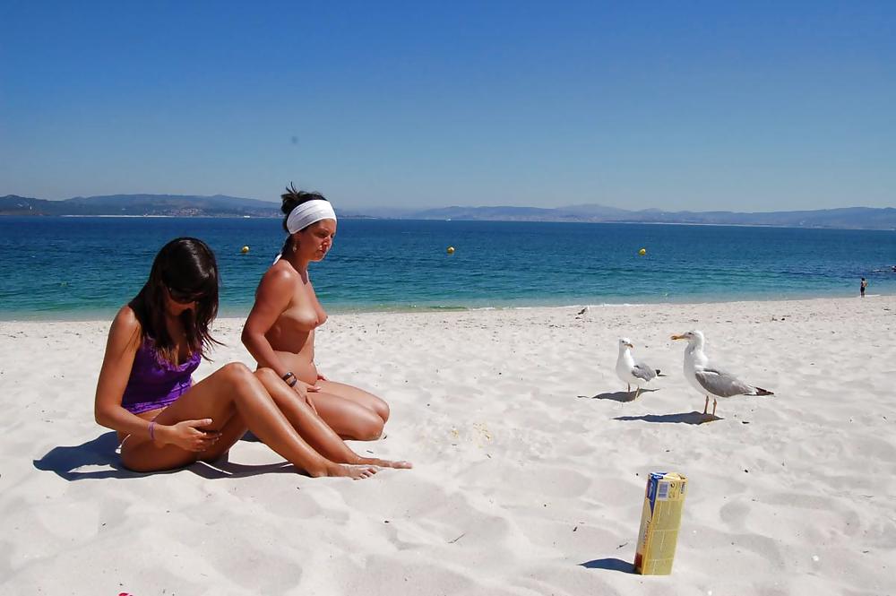 Free Teens at the beach photos