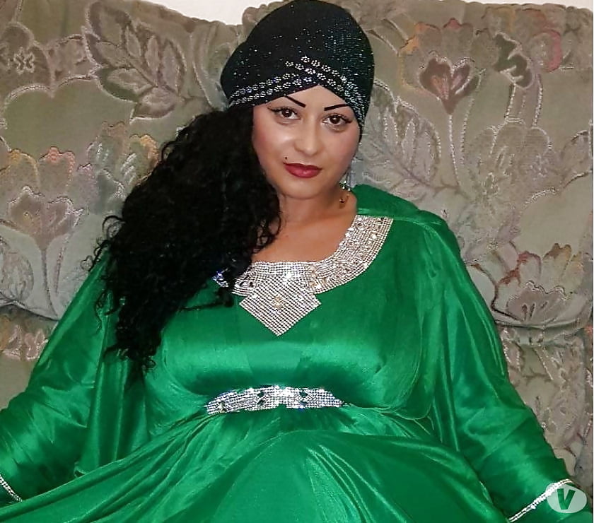 Free sexy Arab paki babe in Birmingham photos