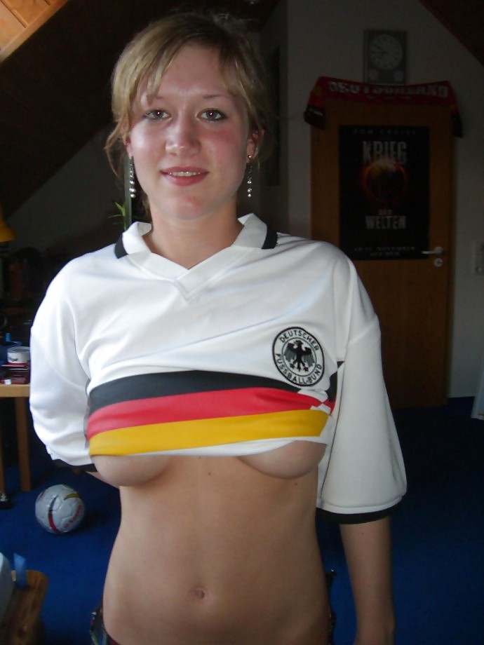 Free German babe gives blowjob - N. C. photos