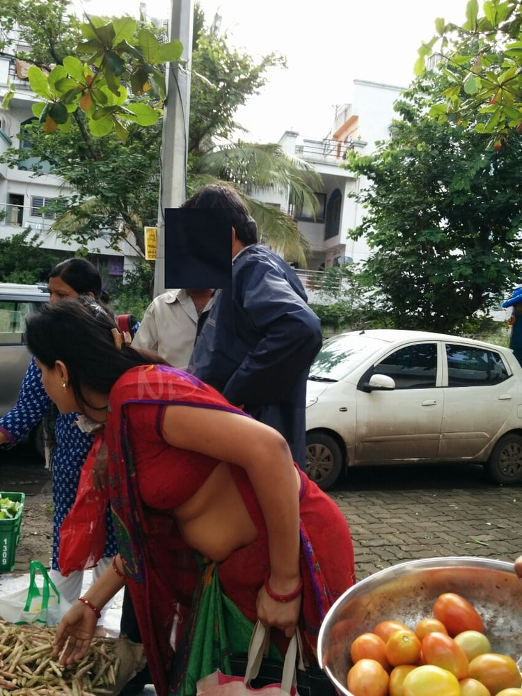 Real Desi Bhabhi Hot Saree Voyeur Picture In Market Area 9 Pics