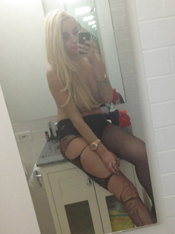 Free Amanda Bynes Shows Off On Twitter photos