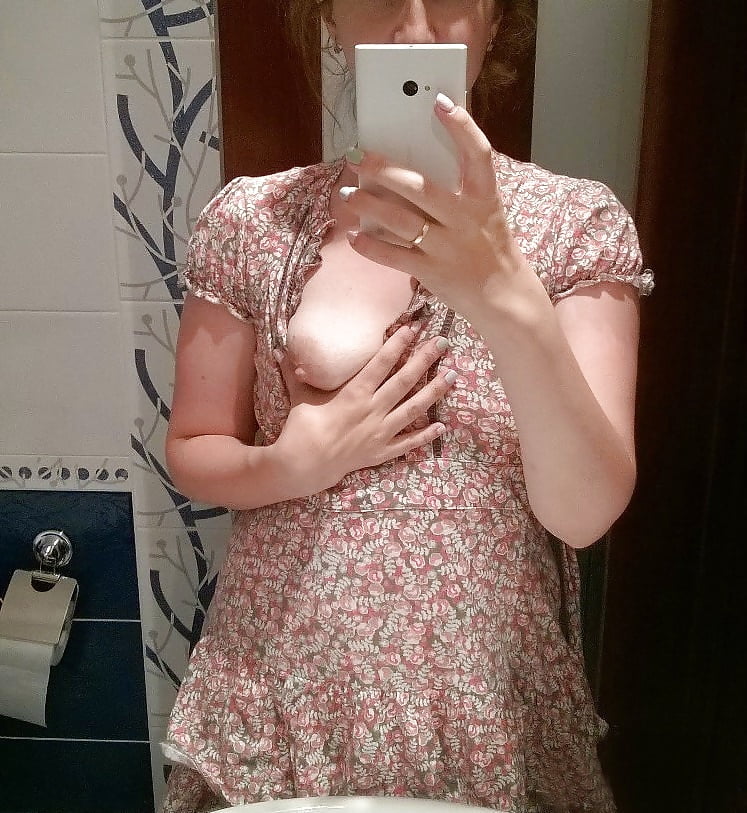 Free Teen bitch selfie mirror shots photos