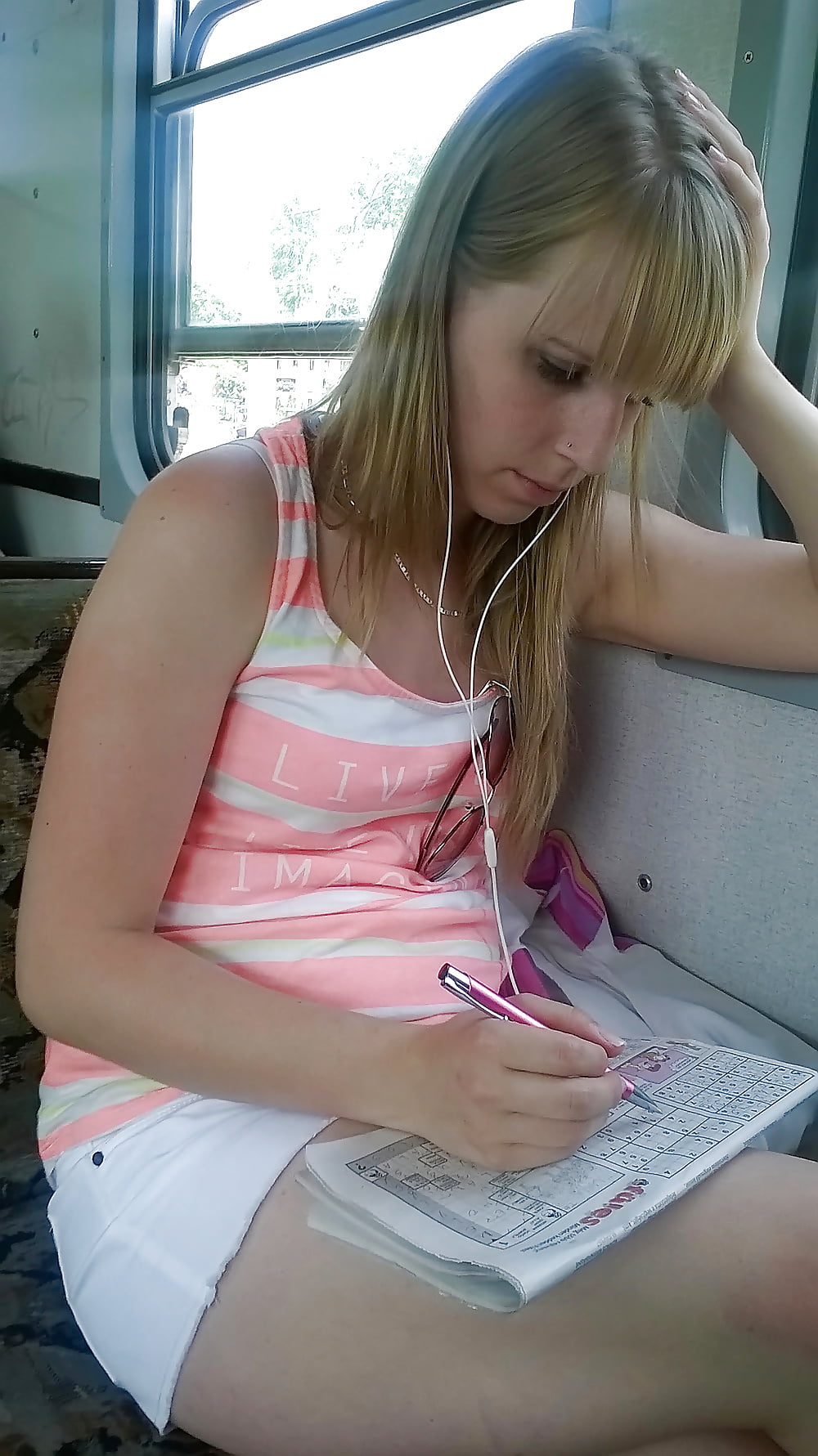 Free Candid young slut : public transport II photos