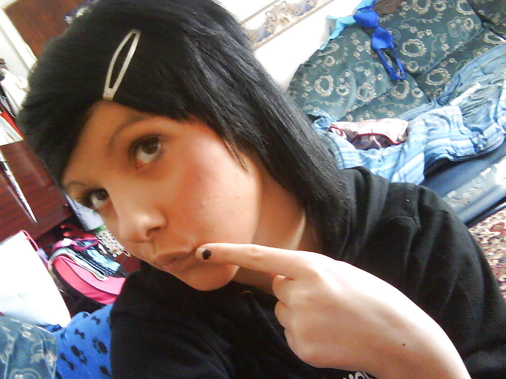 Free Cute Emo girl from Belgium photos