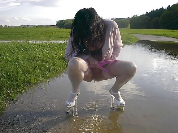 Free Golden Rain - Girls Peeing 13 photos