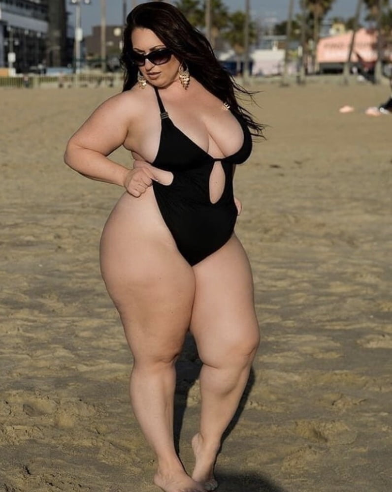 Широкий бедра толстая женщины