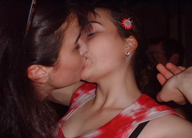 Free Lesbian Teen Girls Erotica By twistedworlds photos