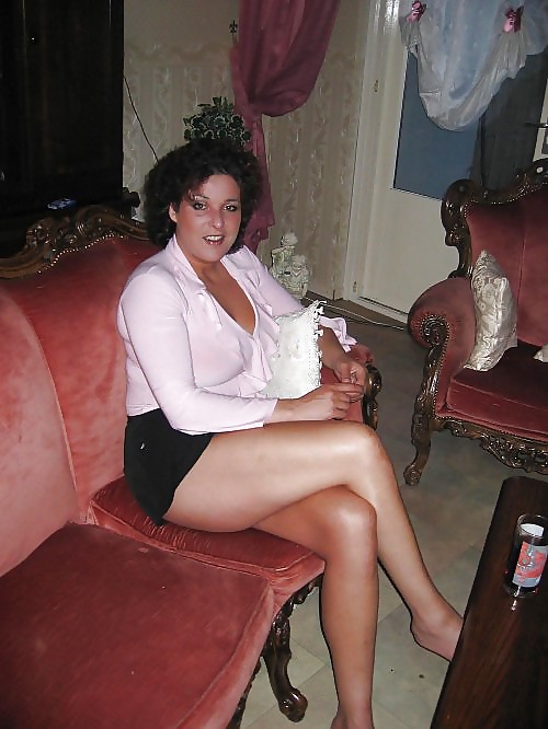 Free Miniskirts and crossed legs. Part 2 photos
