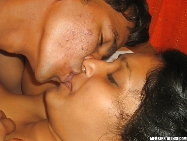 Free Real kissing indians photos
