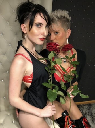 hot pics   lou nesbit lia louise         