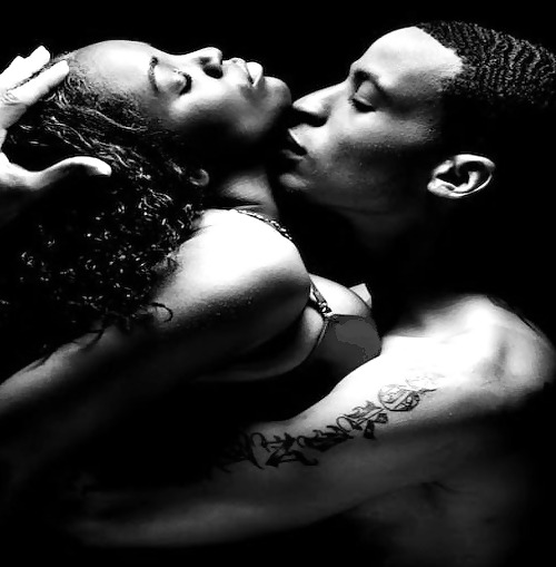 Free Erotic Sensual Kisses in Black&White - Session 1 photos