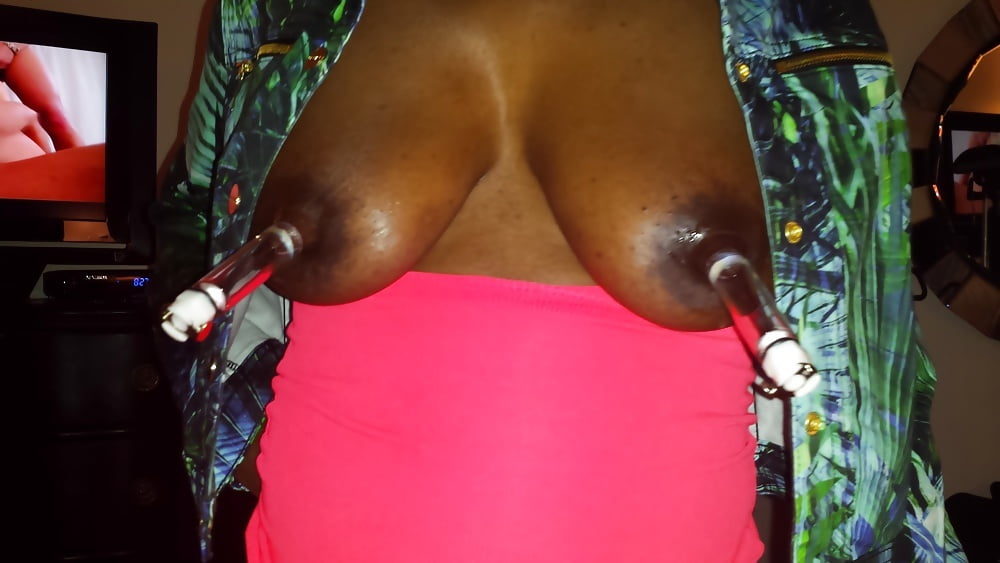 Free Big Tits Big Ass Ebony In Denim Shorts Shows Sweet Pussy photos