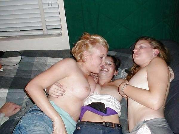 Free Lesbians and Friends photos