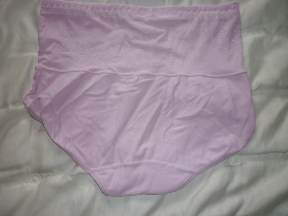 Free Ex-wife's 'cardboard knickers'. photos