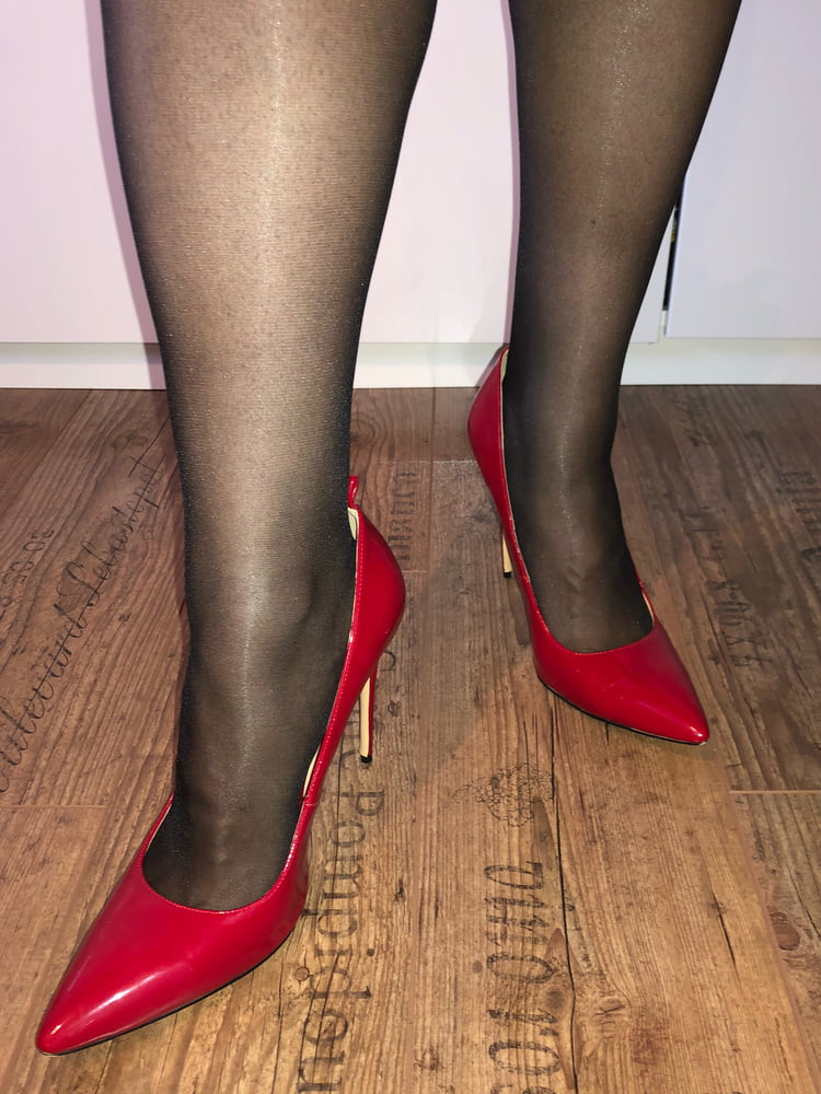 Hot sexy Bitch in black Panthyhose and red High Heels - 14 Photos 