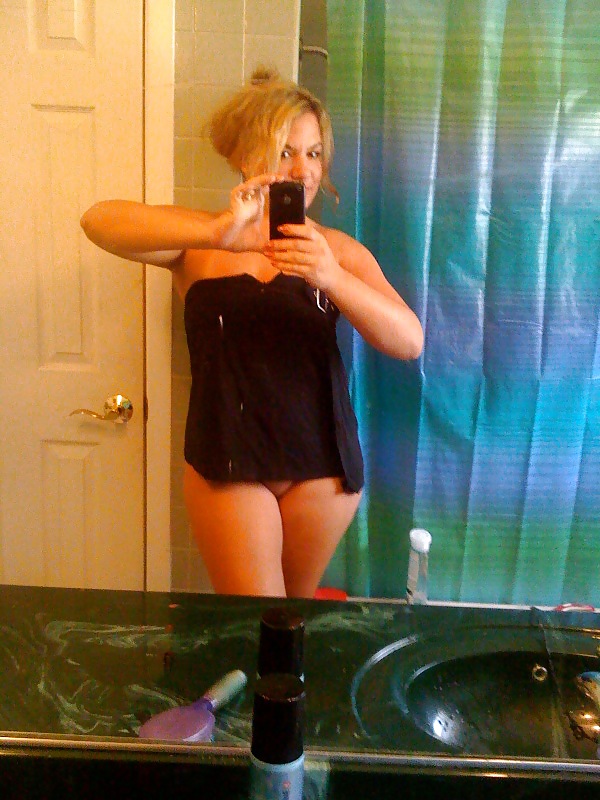 Free Hot Milf nude bathroom photos photos