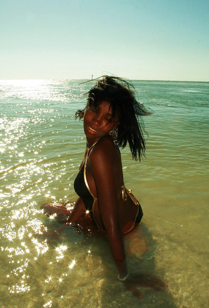 Free CUTE BLACK TEENS ON THE BEACH I photos