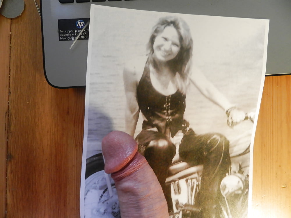 Free Bikie slut gets another tribute photos