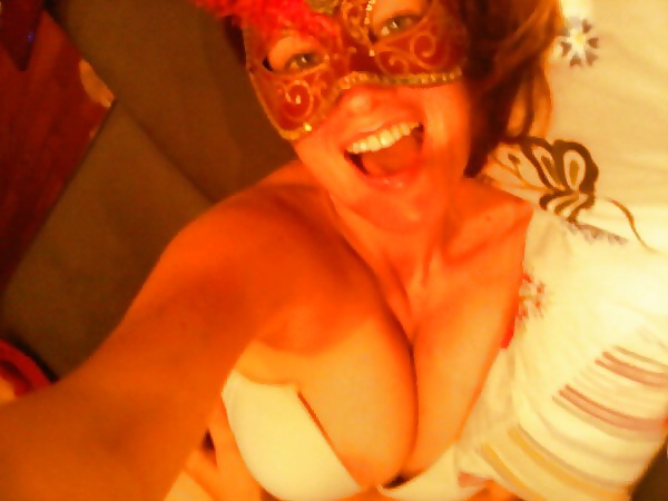 Free Turkish Crayz Pop Singer Hilal Cebeci photos