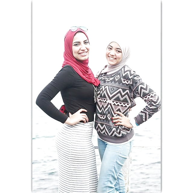 Free Sexy hijabi girl - Cum on her photos