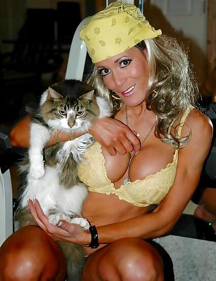 Free Babes Boobs & Ballcaps 7 photos