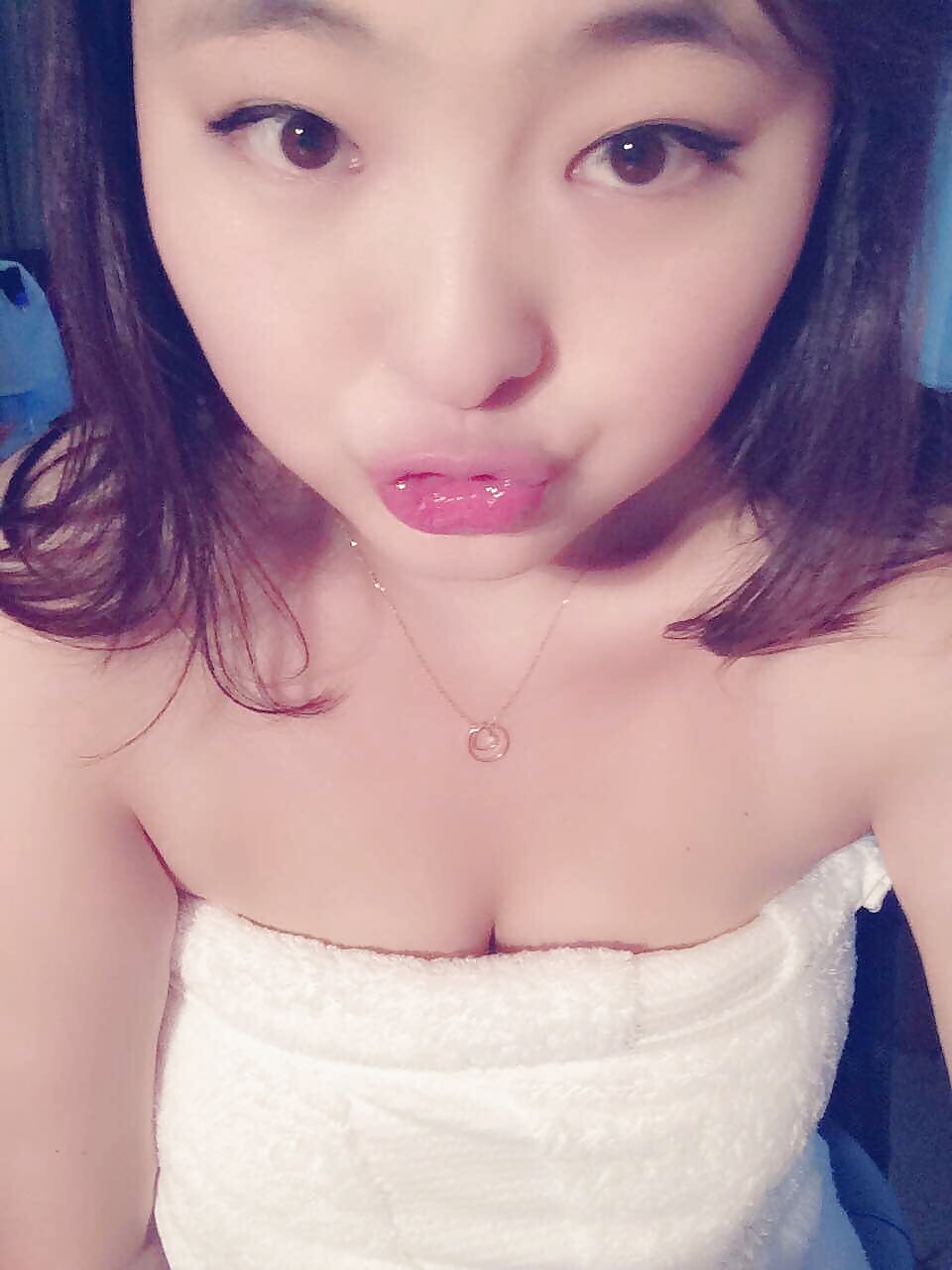 Free Chinese friend after bath photos