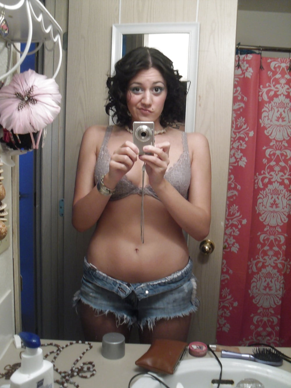 Free Teen Slut Posing Like A Pro photos