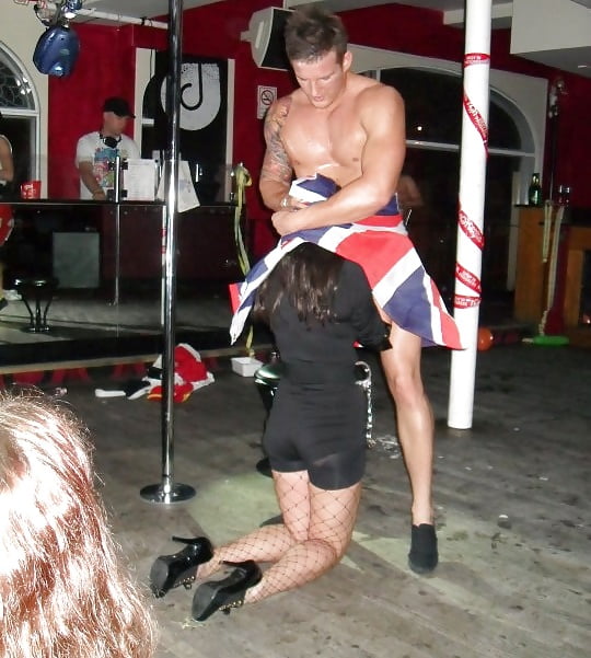 Free Male Strippers CFNM (real parties) 15 photos