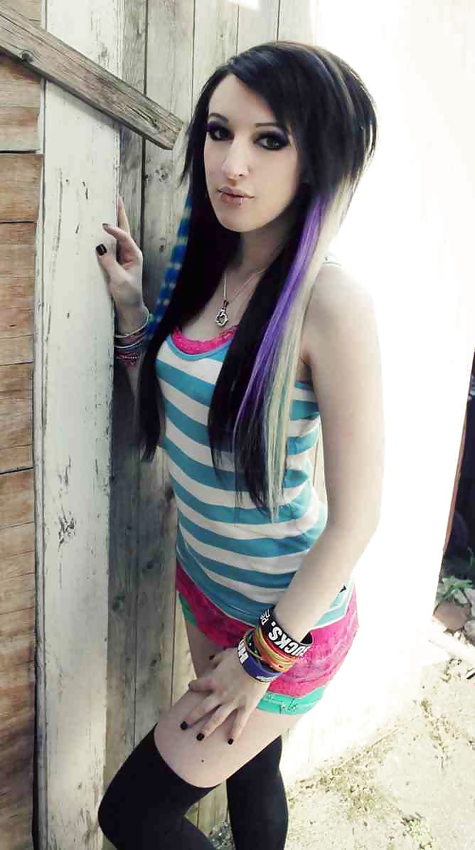 Free sexy little emo chick photos