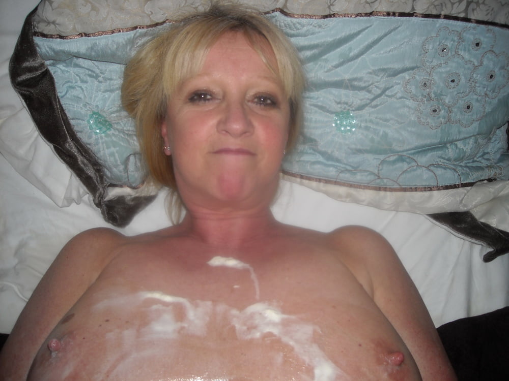 Free Big Tits Amateur Mature MILF - Wife - GILF - Granny photos