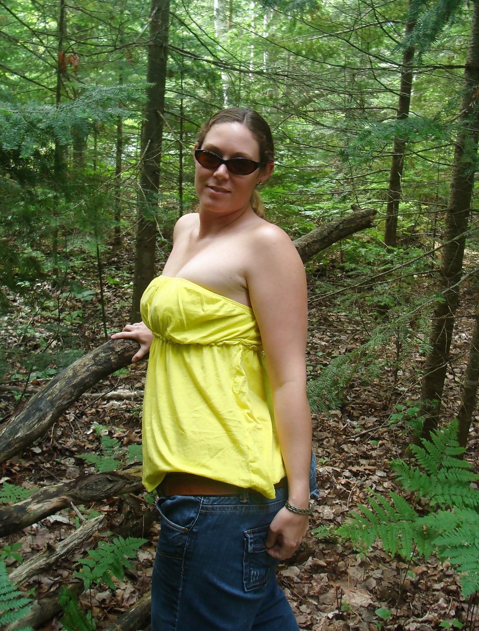 Free Chubby Milf in the forest photos