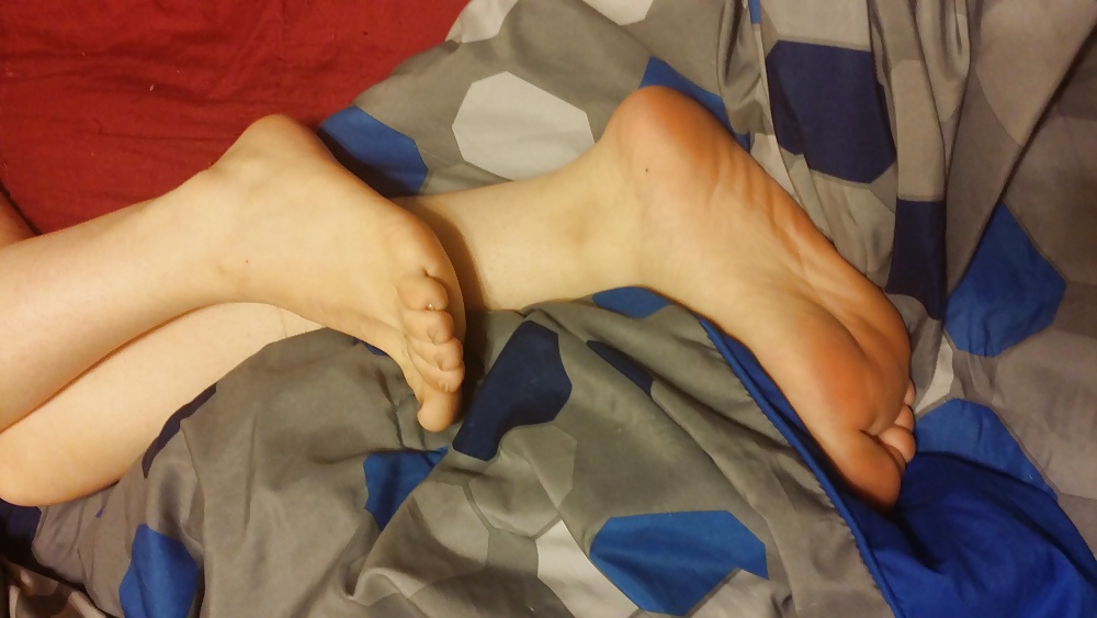 Free All kinds of hot female feet photos