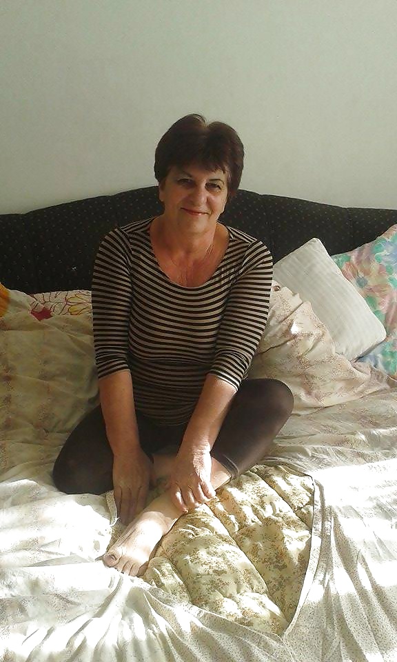 Free Mrs. J - Mature Peasant Whore photos