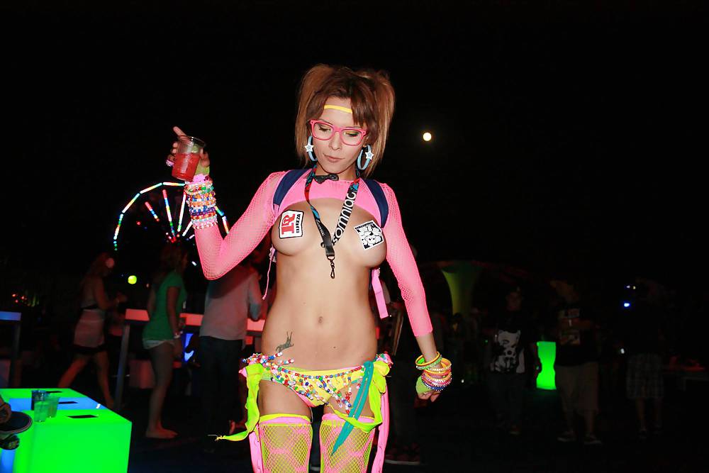 Free Raver Girls photos