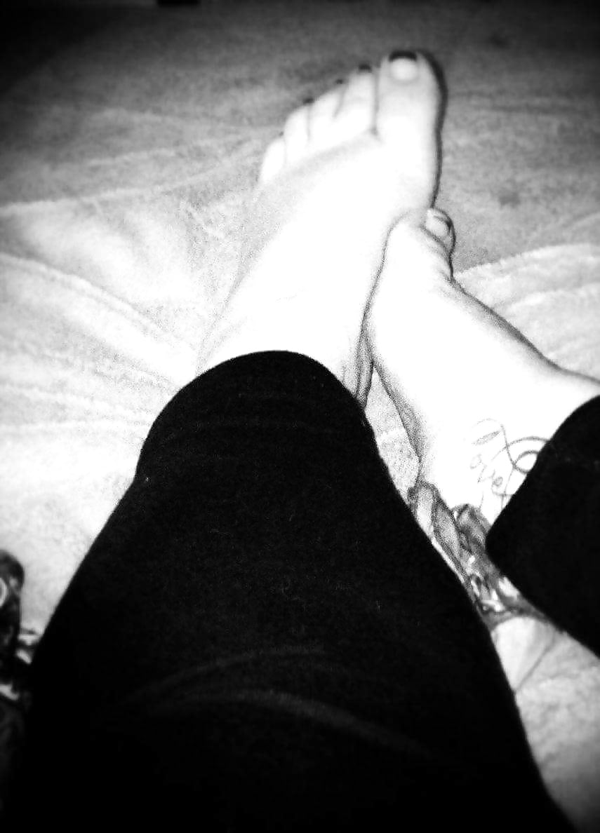 Free Ms. Brandi's sexy soft feet. photos