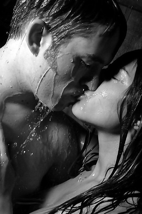 Free Erotic Sensual Kisses in Black&White - Session 2 photos