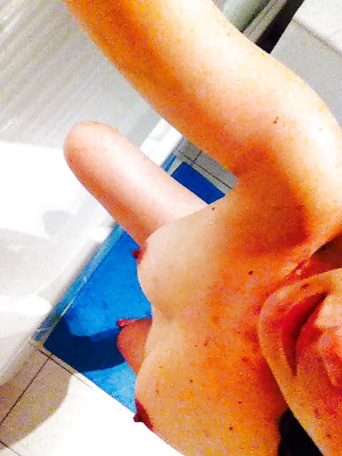 Free Elle aime le bain et la douche photos