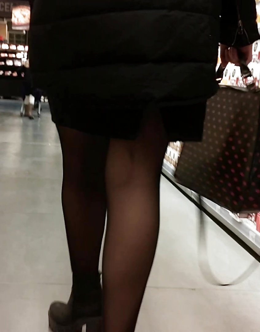 Free Beauty Legs With Black Stockings (babe) candid photos
