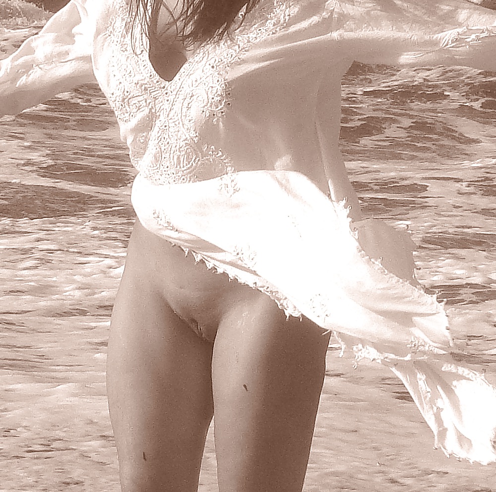 Free nude beach wife photos