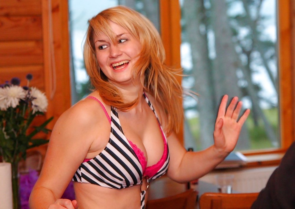 Free Teen cleavage photos