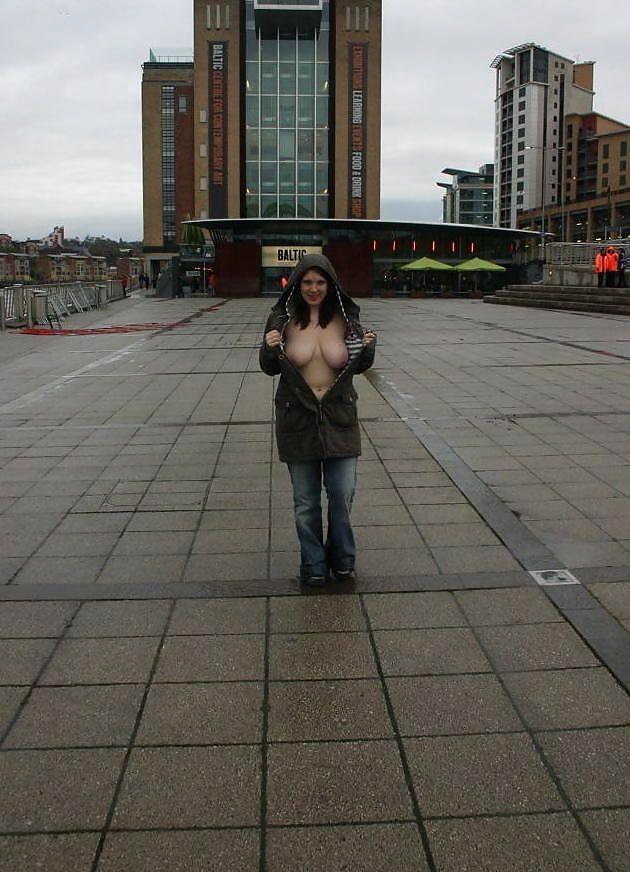 Free MY BUSTY GIRLFRIEND OUTDOOR photos