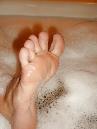 foot fetish tranny in bath