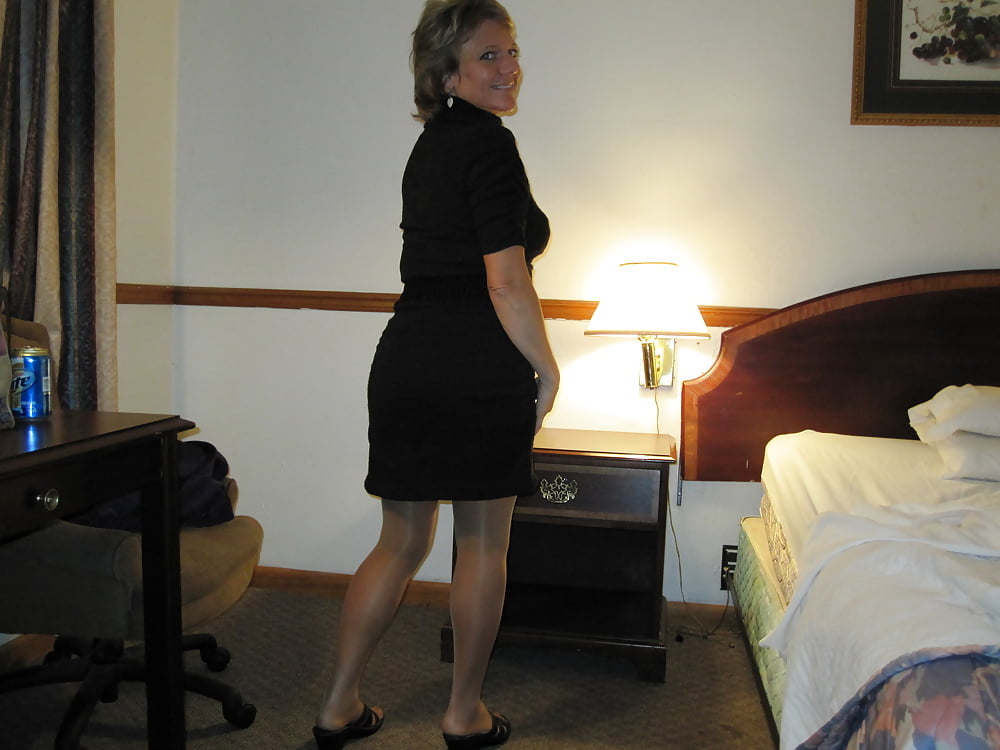 Free Blonde MILF Jeanette photos