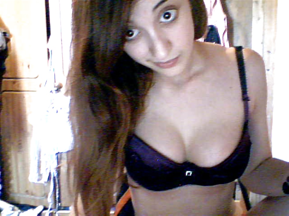 Free busty nerdy gamer girl topless webcam photos