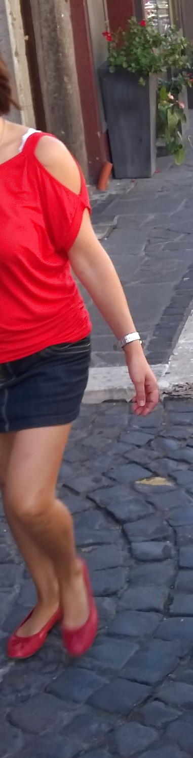 Free Italian feets and milfs photos