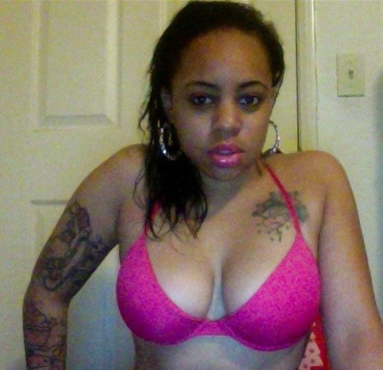 Free Lightskin Ebony Tatted Chick photos