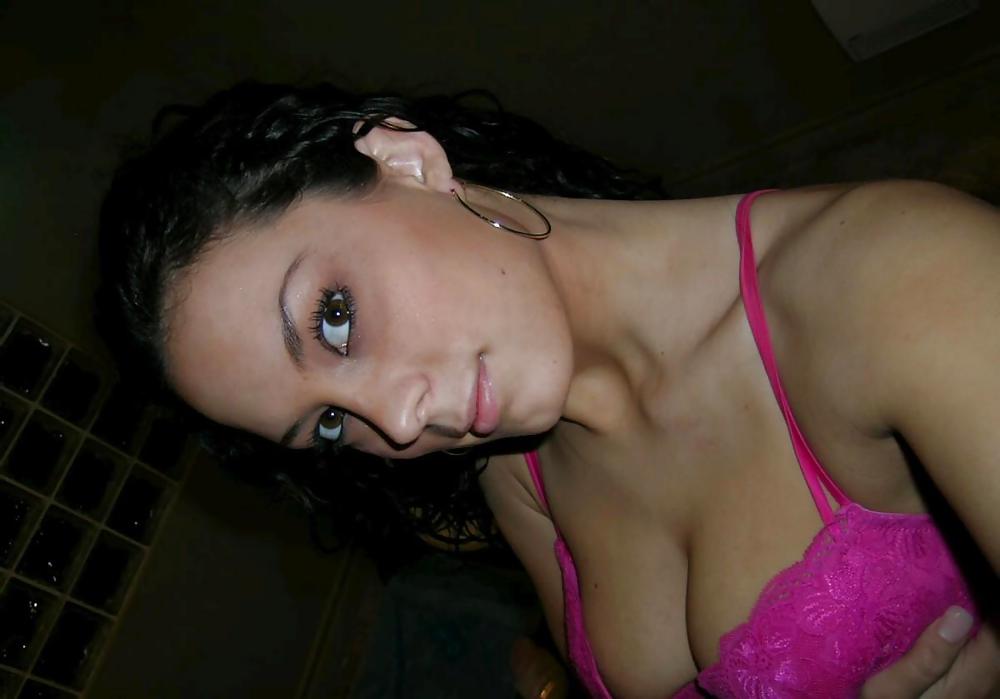 Free BUSTY AMATEUR TEEN photos