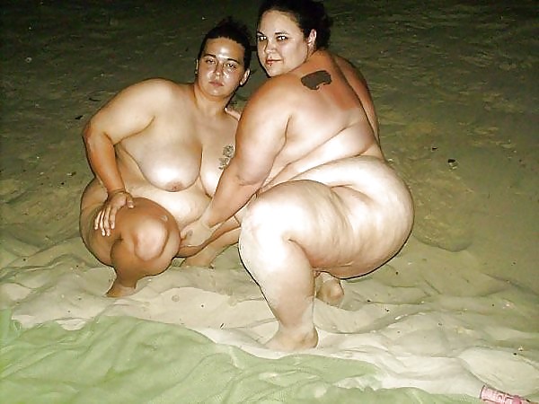 Free REAL BBW Lesbian Couple On The Beach photos